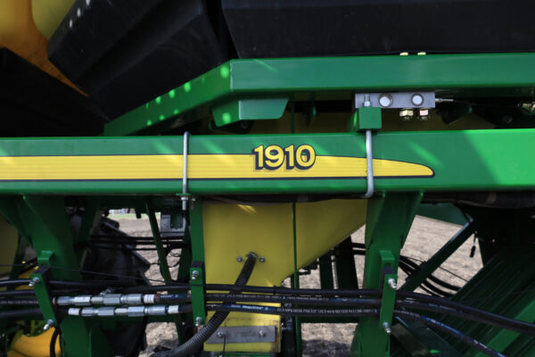 John Deere 1910 Tank Scales