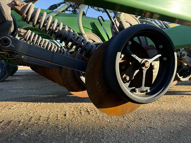 1910 550 bushel JD Hydraulic Drive, Section command For sale