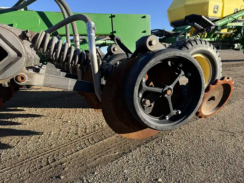 1910 550 bushel JD Hydraulic Drive, Section command For sale