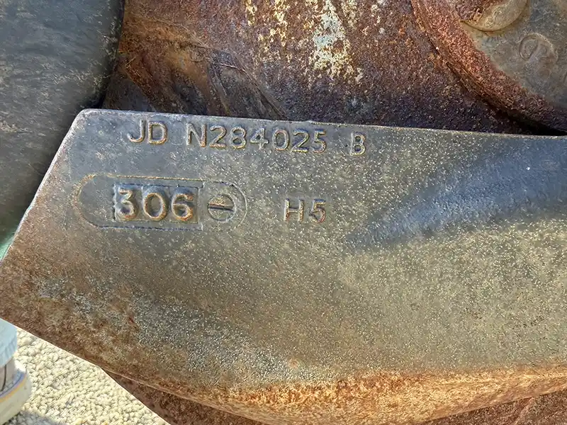1910 550 bushel JD Hydraulic Drive, Section command For sale