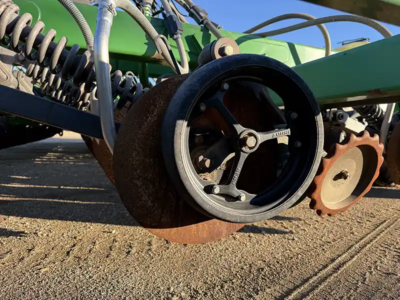 1910 550 bushel JD Hydraulic Drive, Section command For sale