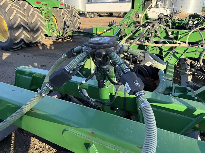 1910 550 bushel JD Hydraulic Drive, Section command For sale