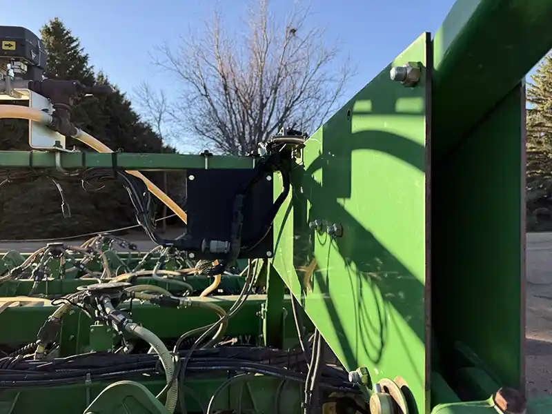 1910 550 bushel JD Hydraulic Drive, Section command For sale