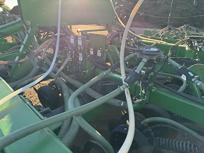 1910 550 bushel JD Hydraulic Drive, Section command For sale