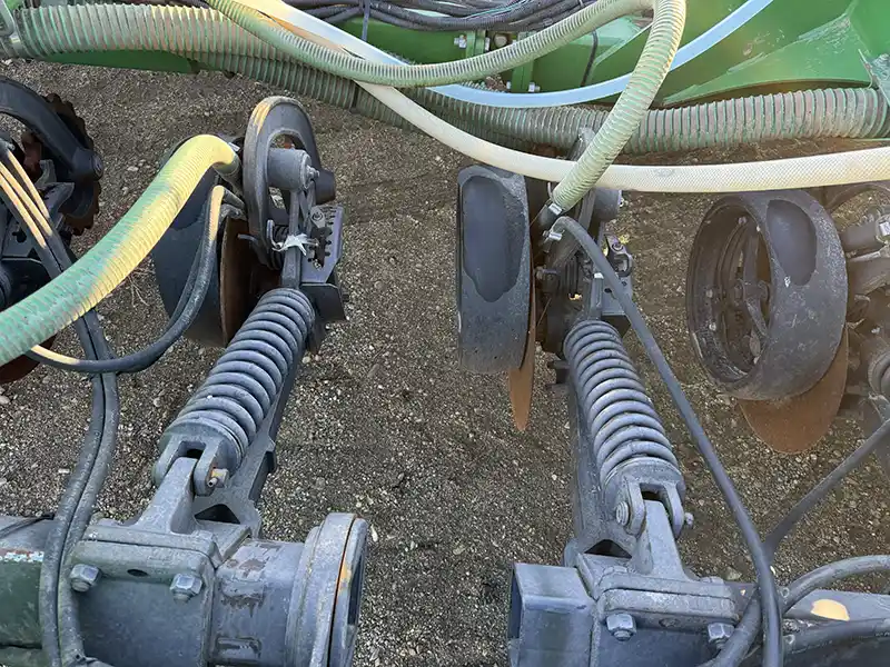 1910 550 bushel JD Hydraulic Drive, Section command For sale