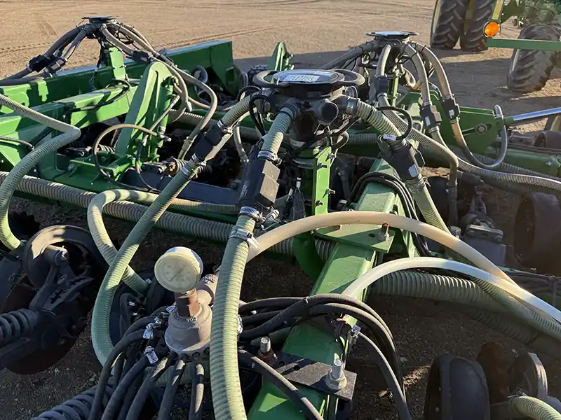 1910 550 bushel JD Hydraulic Drive, Section command For sale