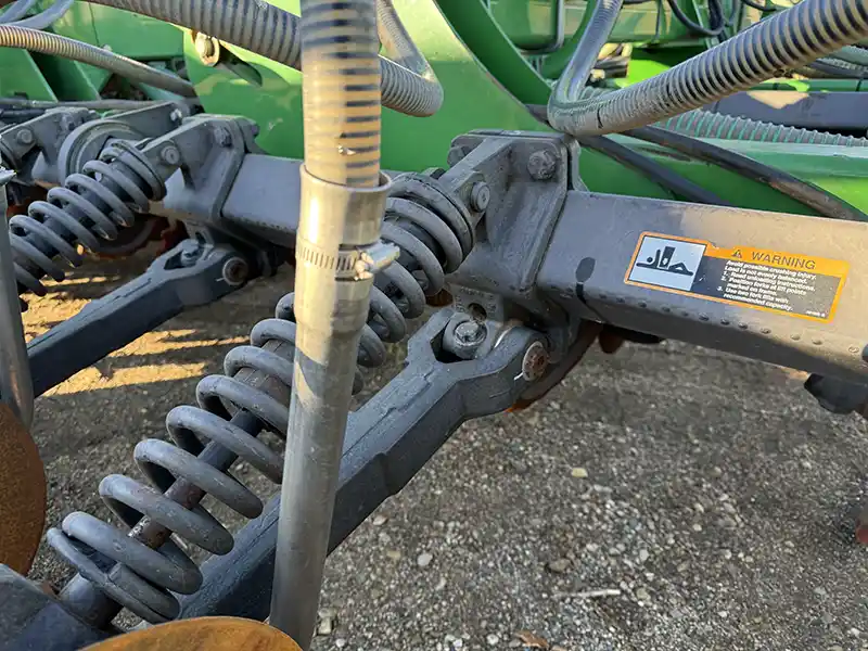 1910 550 bushel JD Hydraulic Drive, Section command For sale