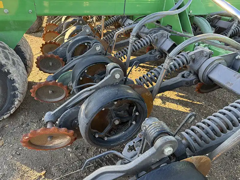 1910 550 bushel JD Hydraulic Drive, Section command For sale
