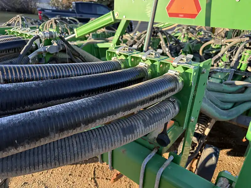 1910 550 bushel JD Hydraulic Drive, Section command For sale