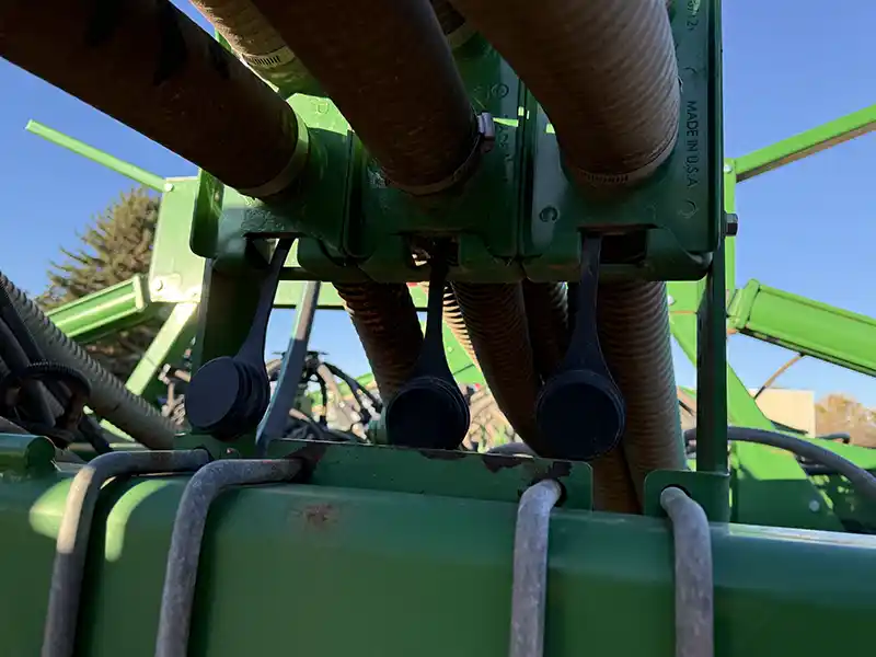 1910 550 bushel JD Hydraulic Drive, Section command For sale