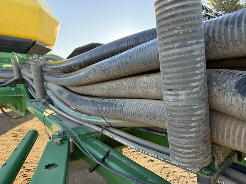 1910 550 bushel JD Hydraulic Drive, Section command For sale