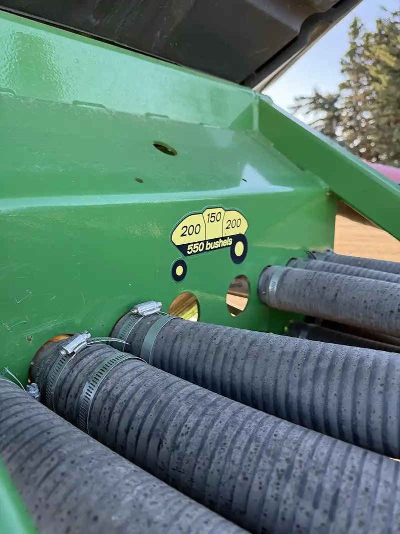 1910 550 bushel JD Hydraulic Drive, Section command For sale