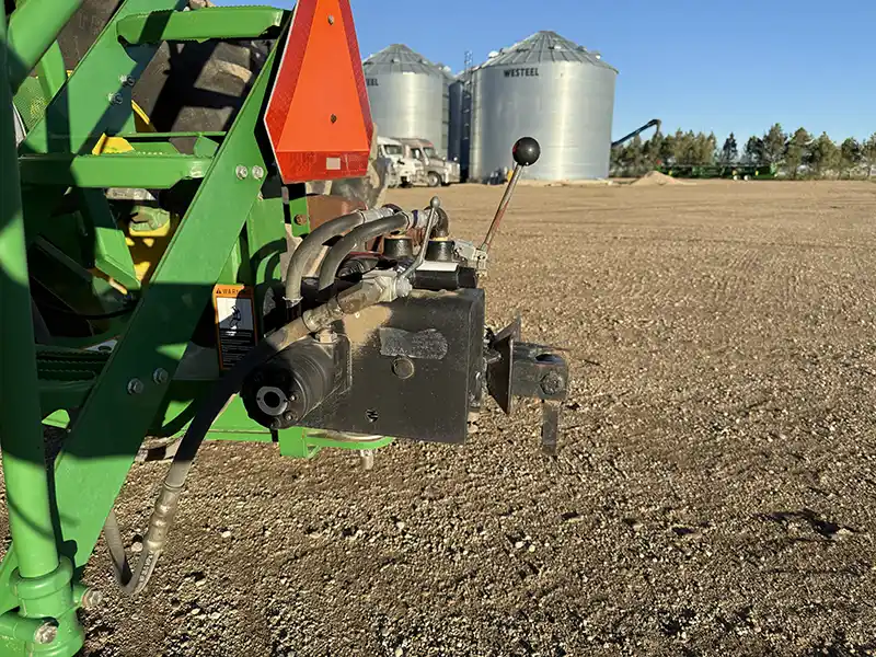 1910 550 bushel JD Hydraulic Drive, Section command For sale