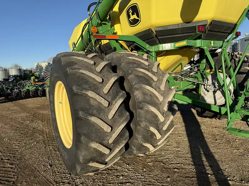 1910 550 bushel JD Hydraulic Drive, Section command For sale