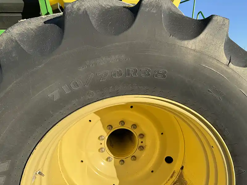 1910 550 bushel JD Hydraulic Drive, Section command For sale