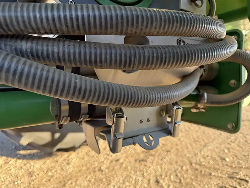 1910 550 bushel JD Hydraulic Drive, Section command For sale