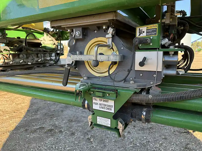 1910 550 bushel JD Hydraulic Drive, Section command For sale