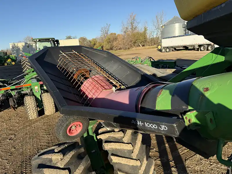 1910 550 bushel JD Hydraulic Drive, Section command For sale