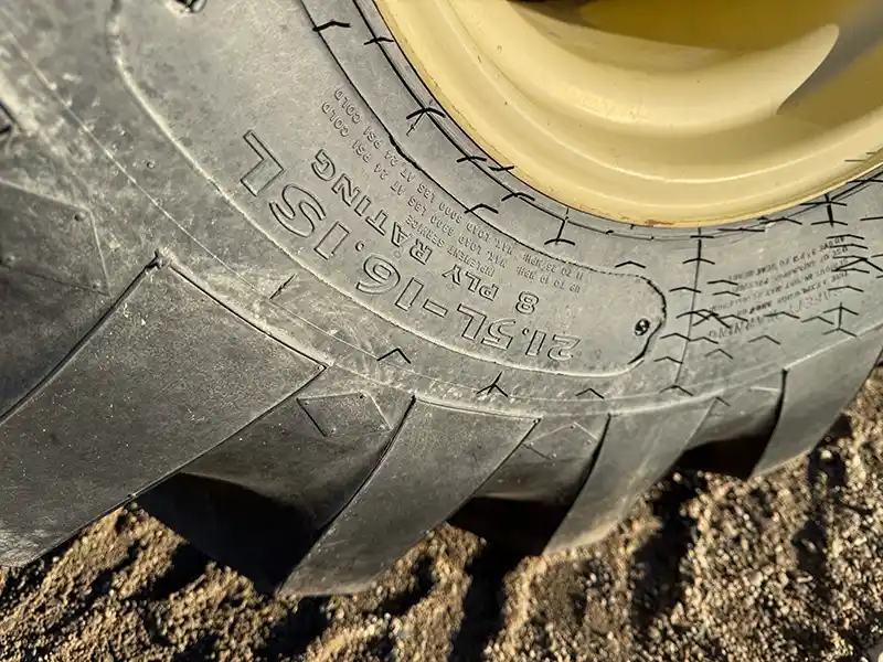 1910 550 bushel JD Hydraulic Drive, Section command For sale