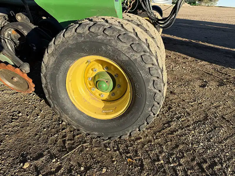 1910 550 bushel JD Hydraulic Drive, Section command For sale