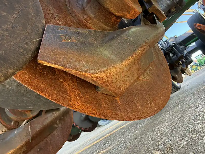 1910 550 bushel JD Hydraulic Drive, Section command For sale